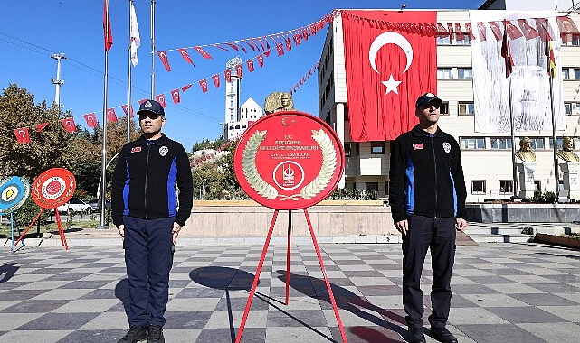 Cumhuriyet Bayramı kutlamaları çelenk sunma ile başladı- Haber Seansı