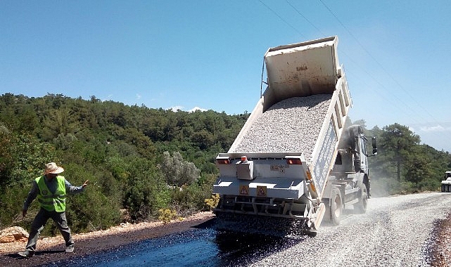 Muğla Büyükşehir Belediyesi 2024 yol programı kapsamında 10 ilçede 184 bin metre yol çalışmasını tamamladı. – Haber Seansı