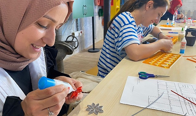 Quilling kâğıtlarını sanata dönüştürdüler- Haber Seansı