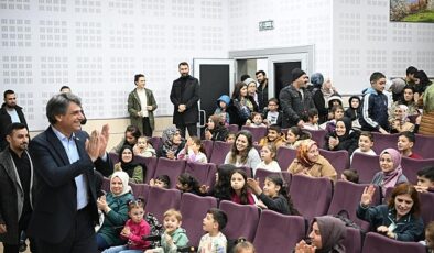 Kocaman Miniklerle Tiyatro İzledi- Haber Seansı