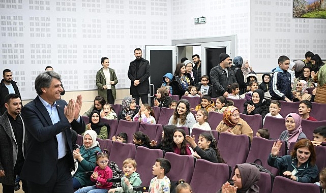 Kocaman Miniklerle Tiyatro İzledi- Haber Seansı