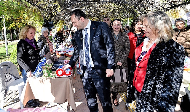 Bornova’da yılbaşı ruhu el emeği ürünlerle canlanıyor- Haber Seansı