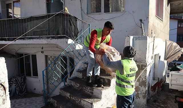 Dikili Belediyesi, ihtiyaç sahibi vatandaşların yuvalarını ısıtmaya devam ediyor- Haber Seansı