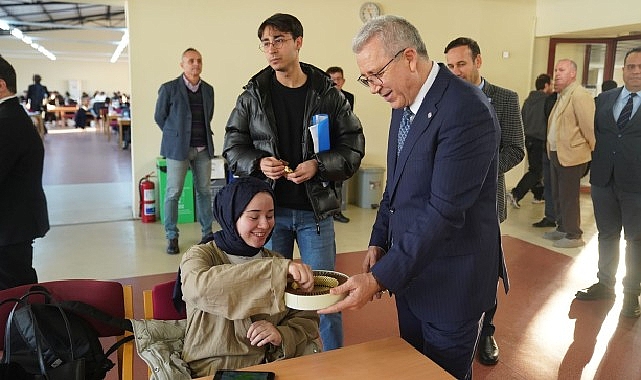 Rektör Prof. Dr. Budak, final sınavlarına hazırlanan öğrencilerle bir araya geldi- Haber Seansı