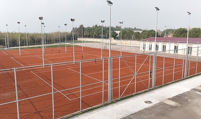 Büyükşehir, Kocaeli’nin en kapsamlı tenis merkezini tamamladı  Tenis tutkunları için eşsiz bir tesis- Haber Seansı