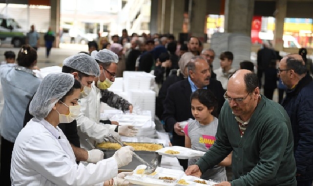 Başkan Aydın bin kişiyle aynı anda iftar verdi – Haber Seansı